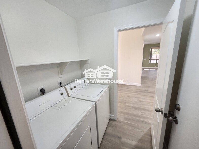 Building Photo - 9121 E Nittany Dr