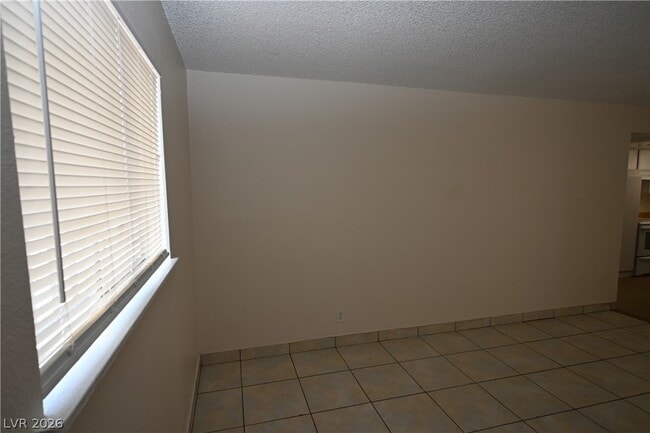 Building Photo - 2301 Stewart Ave