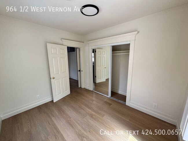 Building Photo - 964 1/2 West Vernon Ave-