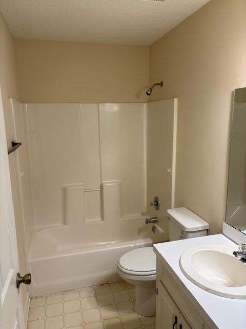 Building Photo - 1970 Essex Dr