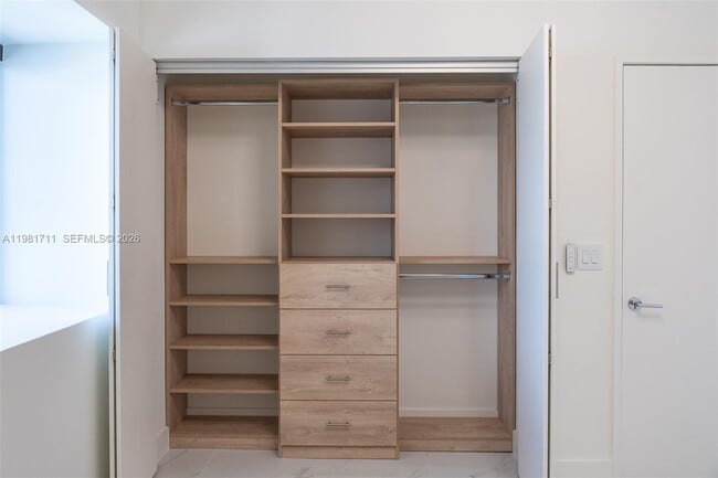 Building Photo - 700 NE 24th St