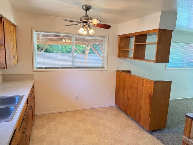 Building Photo - 1-bdroom, 1-bathroom duplex near Marie Jacob's Park!