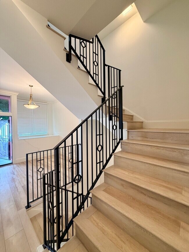 Building Photo - 1249 Kearny St