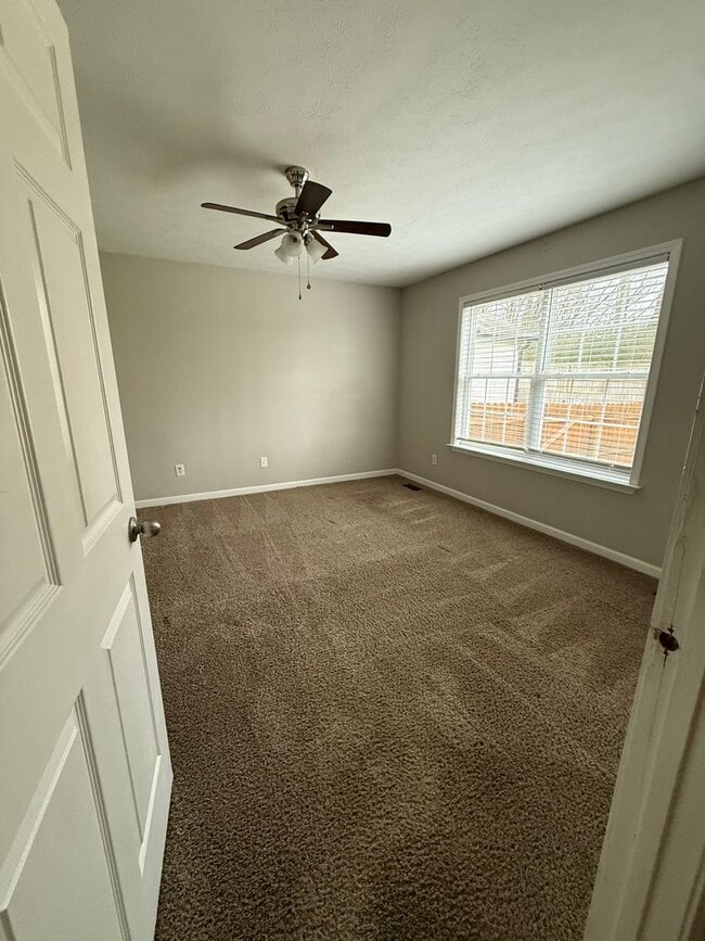 Building Photo - 1822 Holdens Hollow