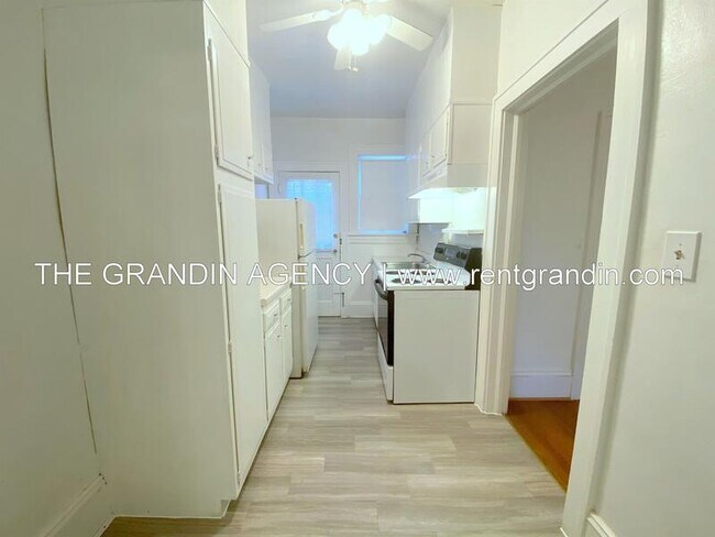 Building Photo - 2504 Longview Ave SW