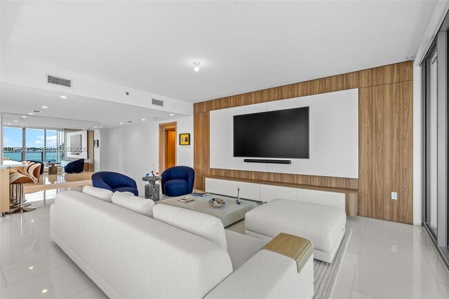 Building Photo - 1135 103rd St