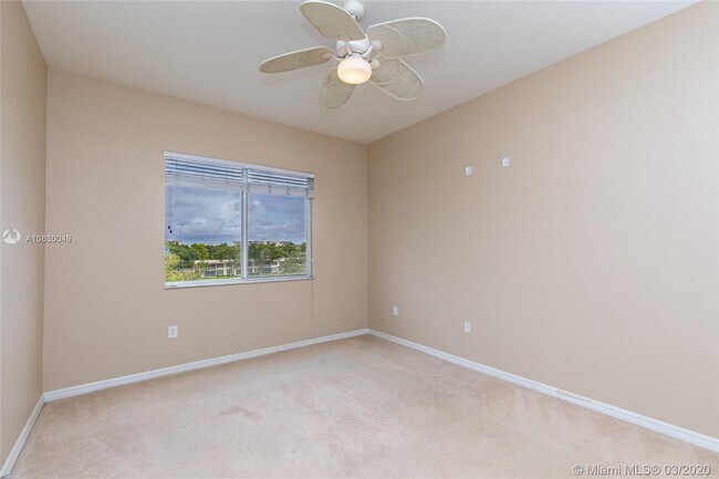 Building Photo - 3600 Oaks Clubhouse Dr