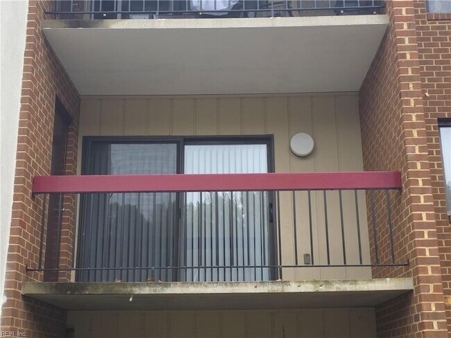 Building Photo - 4003 Governors Square