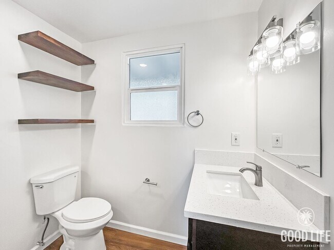 Building Photo - Stunning Full Renovated 1BD/1BA w/ New App...