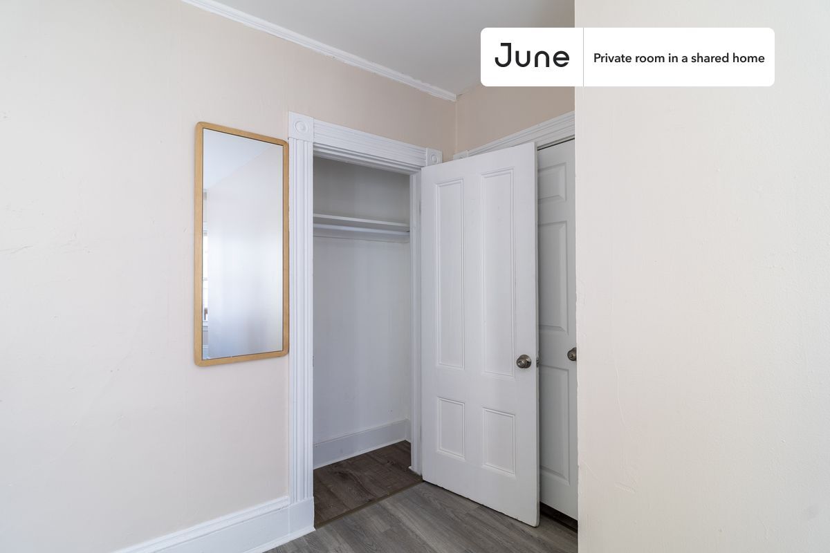 Building Photo - Room in Shared 7 bed/2 bath home