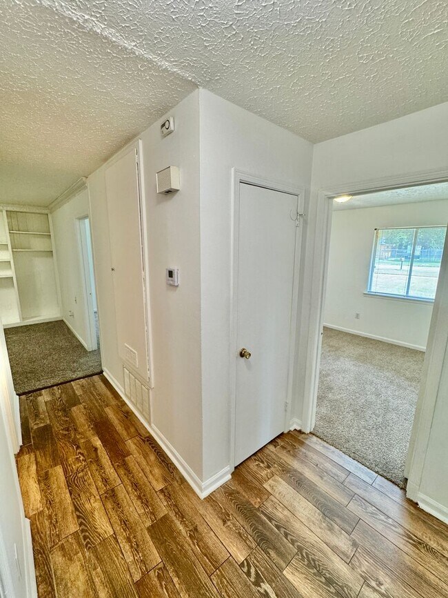 Building Photo - Cozy Meets Spacious: 4BR/2BA with Bonus Den & Patio