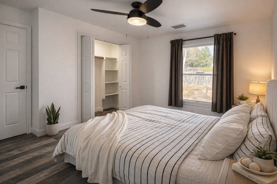 Building Photo - 553 W Center St