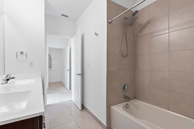 Building Photo - 4352 Veleiros Ave