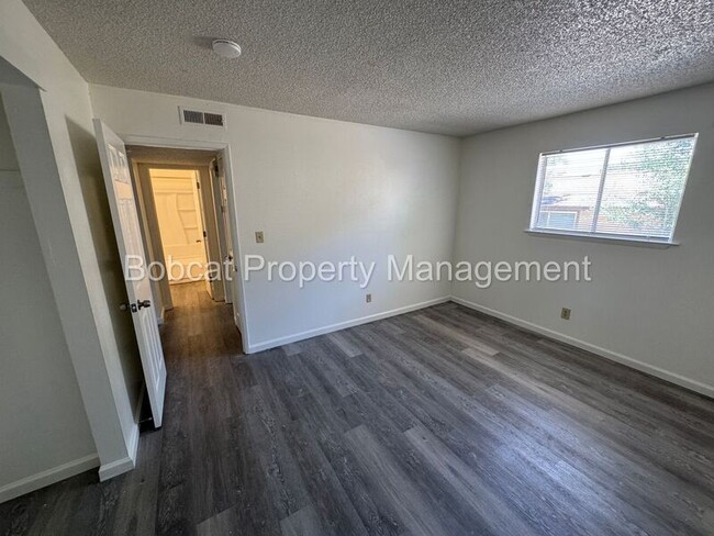Building Photo - 1501 N Edmonds Dr