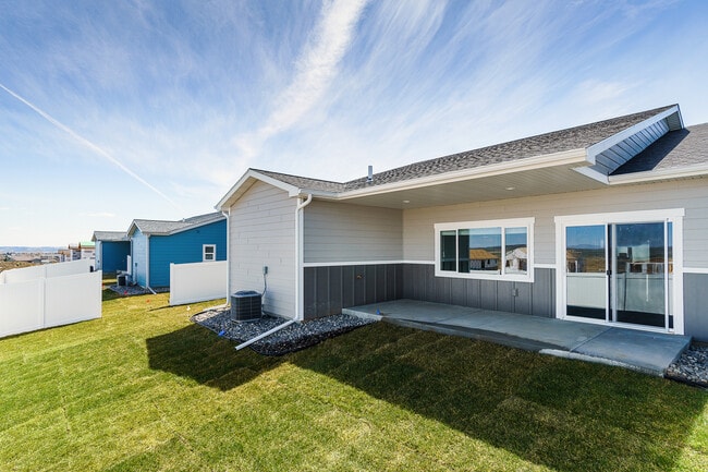 Building Photo - 913 Mission Oaks Dr