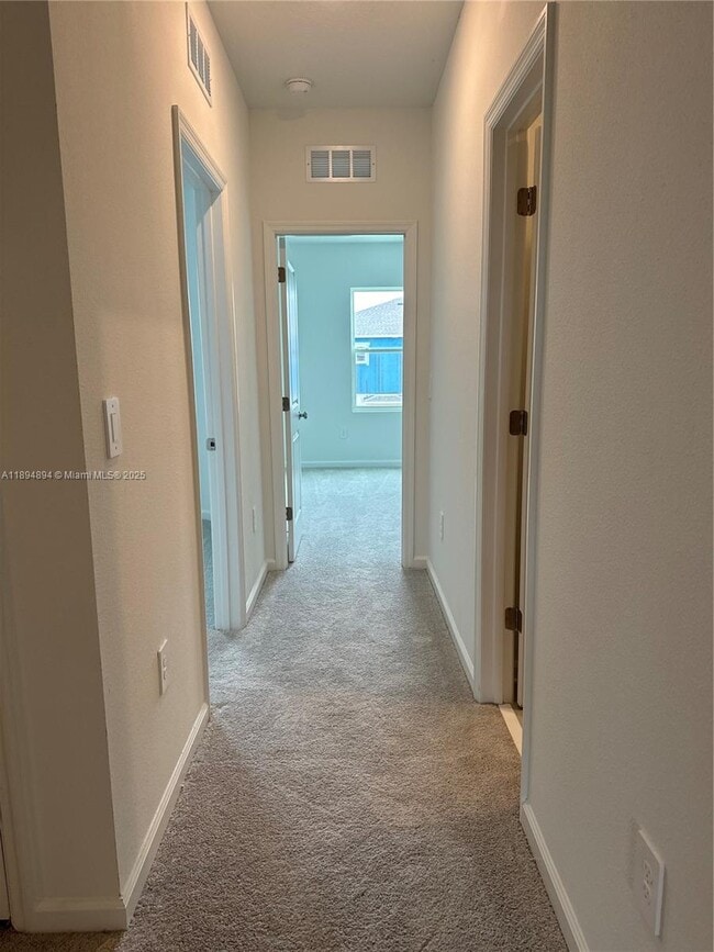Building Photo - 512 Hart Ln