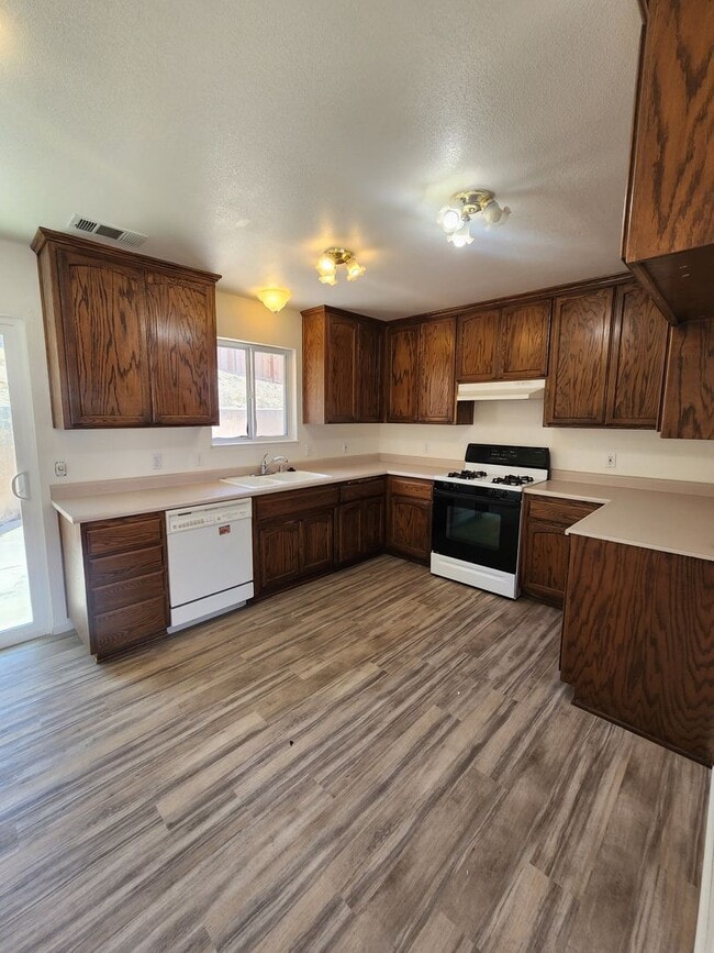 Building Photo - Charming 3 Bedroom Nipomo Home