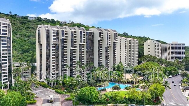 Building Photo - 501 Hahaione St