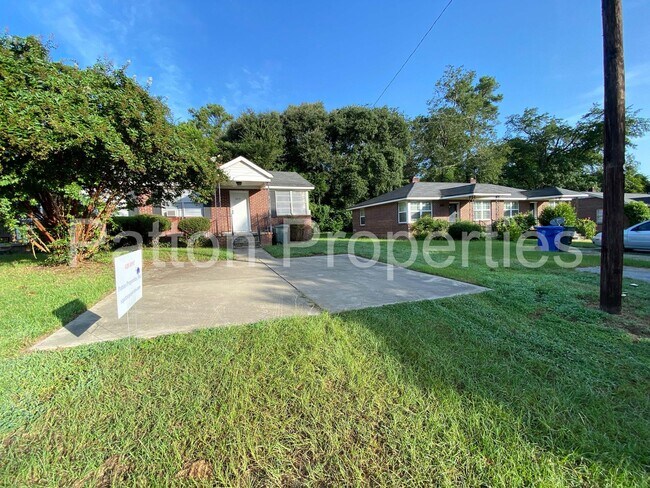 Building Photo - 1013-1015 Munsen Springs Dr - Inside CoC - R16501-02-14