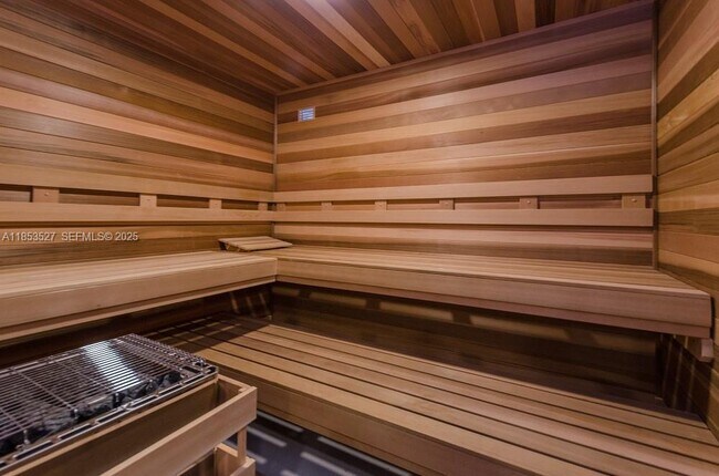 Building Photo - 20281 E Country Club Dr