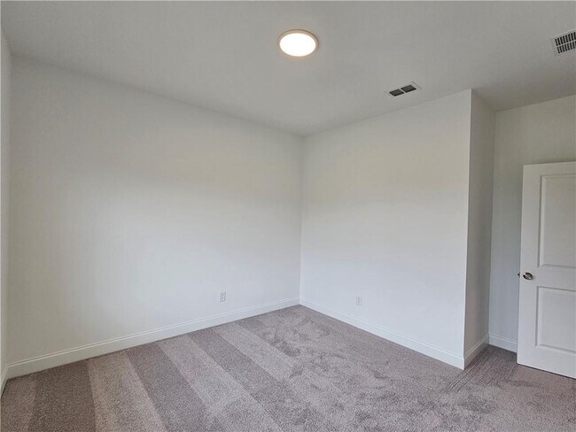 Building Photo - 500 Healy Dr