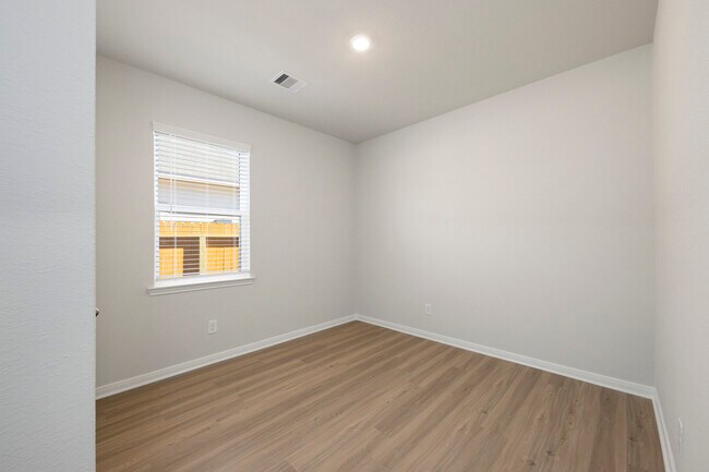 Building Photo - 15619 Plum Brk Dr