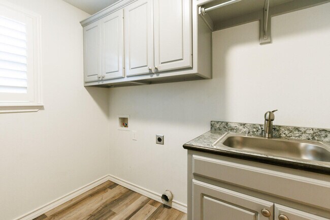 Building Photo - 208 Berkshire Ave