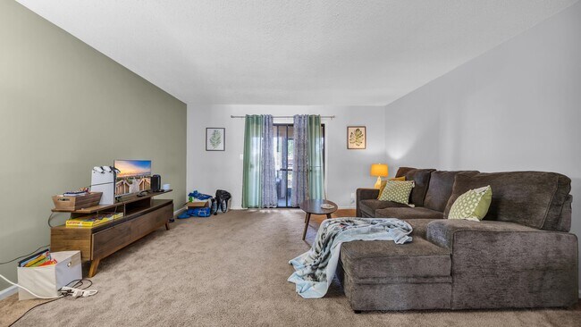 Building Photo - 414 Garden Dr