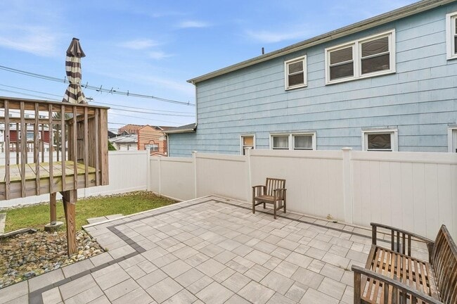 Building Photo - 5103 Meadowview Ave