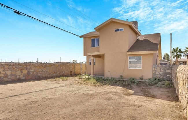 Building Photo - 10493 Kirkland St