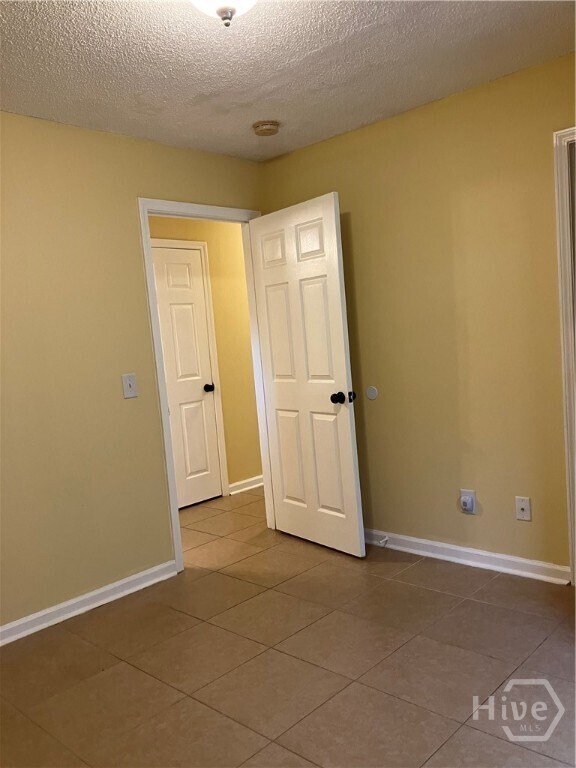 Building Photo - 164 River Bend Dr