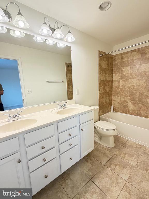 Building Photo - 8267 Heritage Crossing Ct