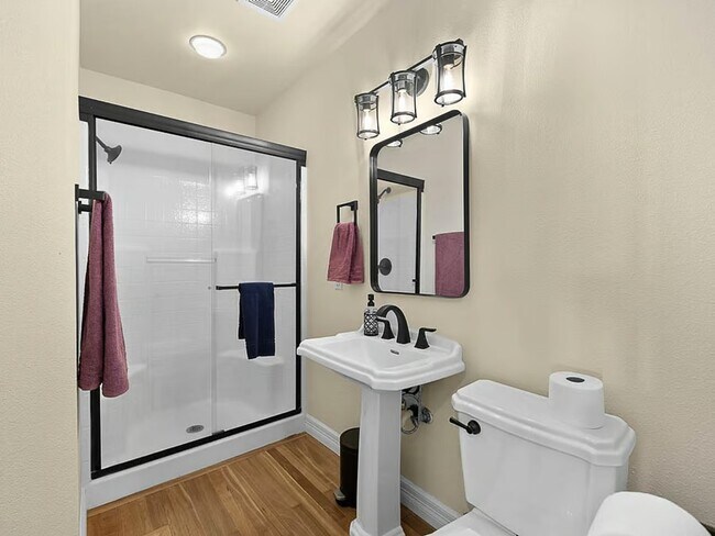 Building Photo - 129 Deerbrook Dr