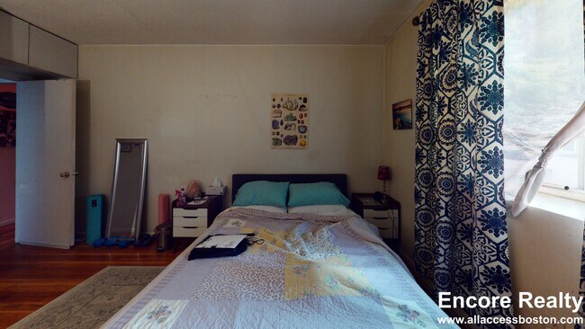 Building Photo - 8 Kittredge St