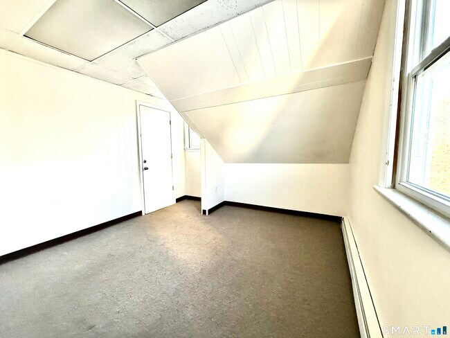 Building Photo - 425 Montauk Ave