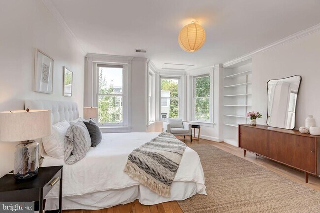 Building Photo - 1409 33rd St NW