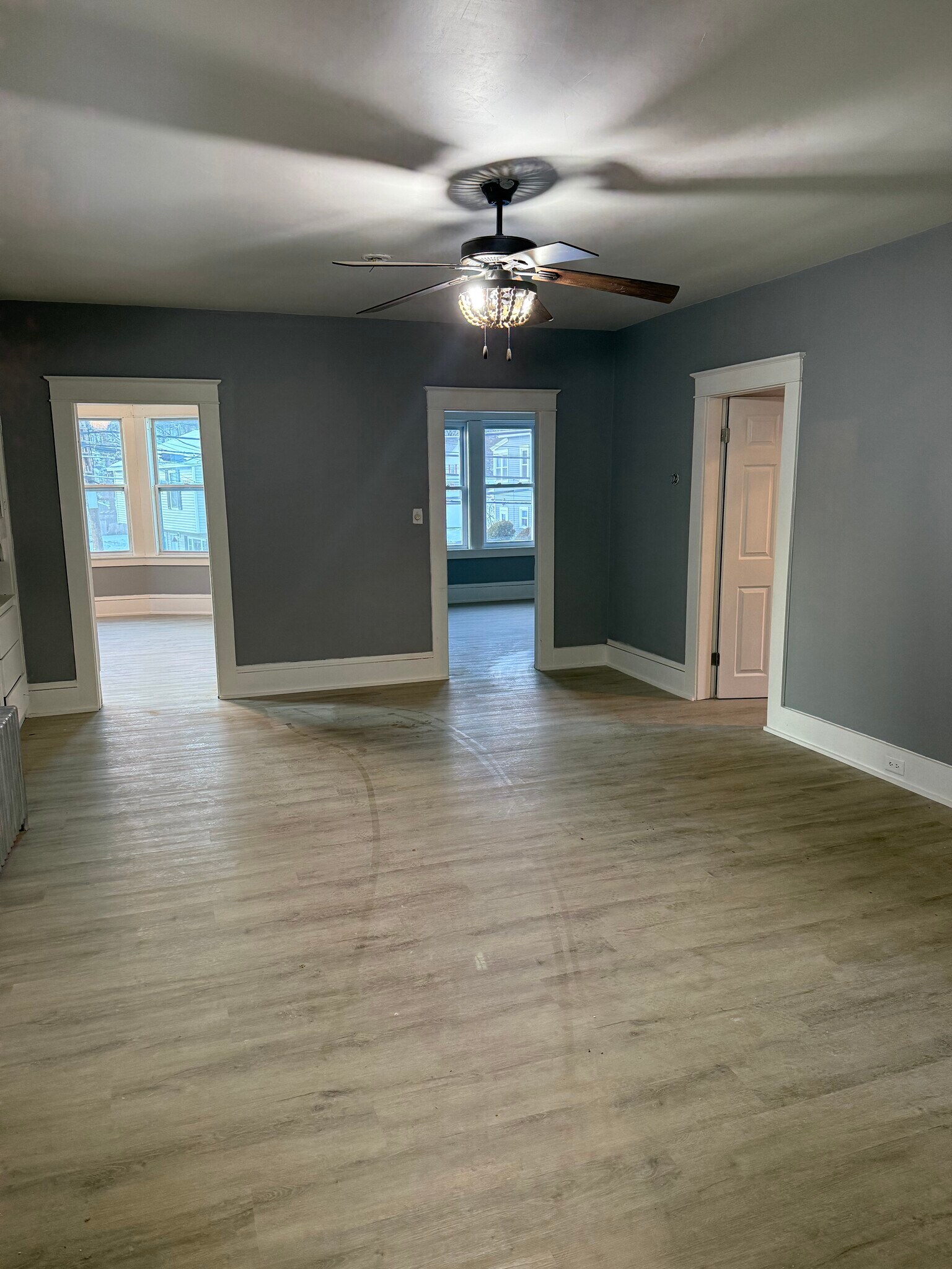 Building Photo - 552 S Main St