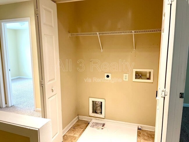 Building Photo - 2813 Deerwood Ln