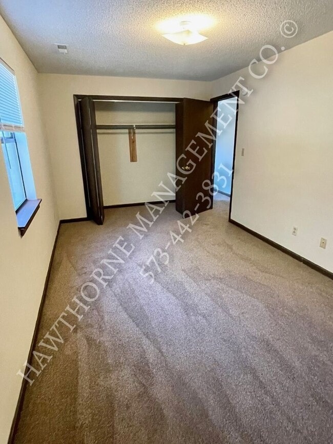 Building Photo - 2 Bedroom Condo in Rear of Complex