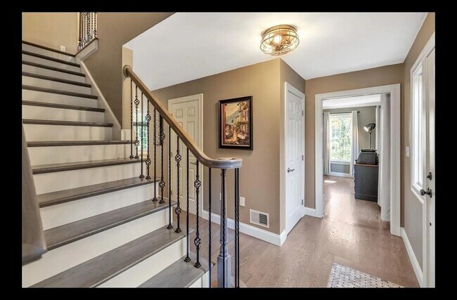 Building Photo - 7 Washburn St