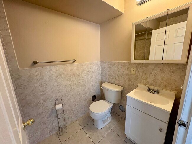 Building Photo - 42 Seaview Ave