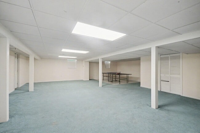 Building Photo - 456 Essex Dr