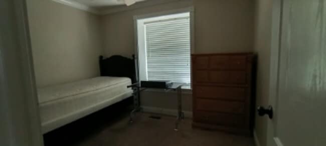 Building Photo - 1250 S Pinewood Dr