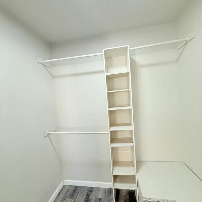 Building Photo - 4004 SE 25th St