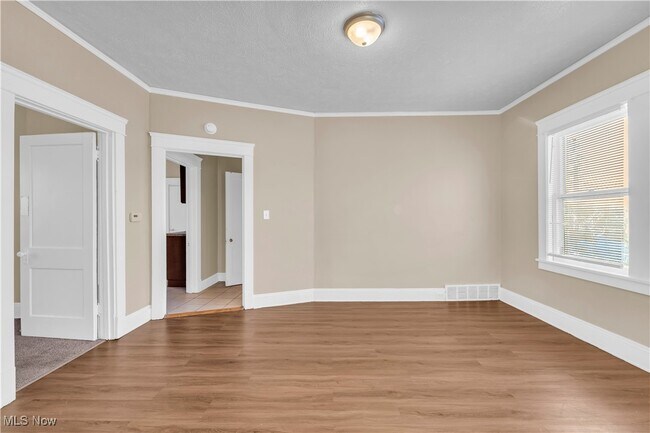 Building Photo - 54 W Grace St