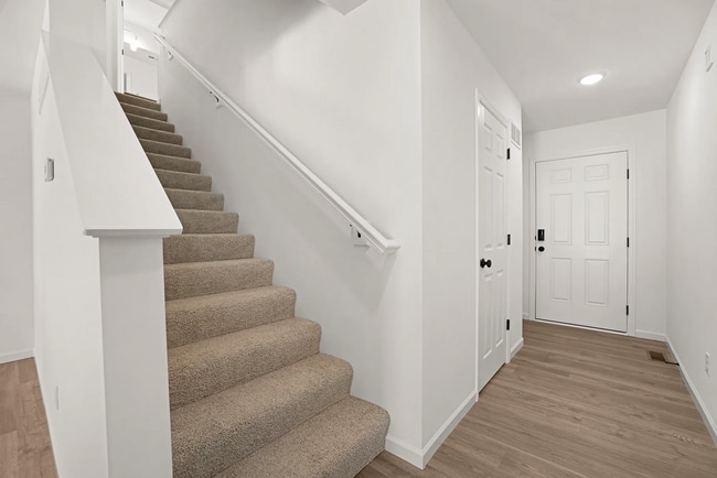 Building Photo - 43 Fairmount Grv Dr