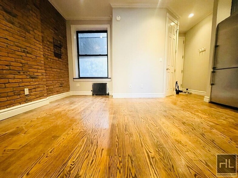 Building Photo - E 35TH ST.