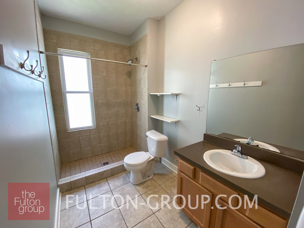 Building Photo - 740 Fulton St E