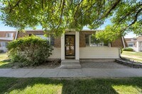 Building Photo - Charming Condo in Meadowbrook Village w 1 ...