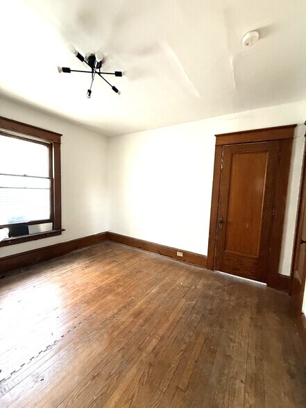 Building Photo - 1248 W 10th St